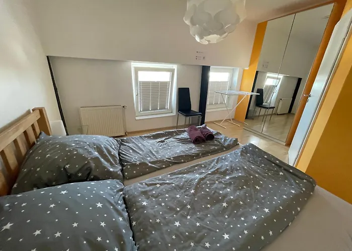 Schoenes Einfaches Zentrales Zimmer Ueber Den Daechern Der Stadt